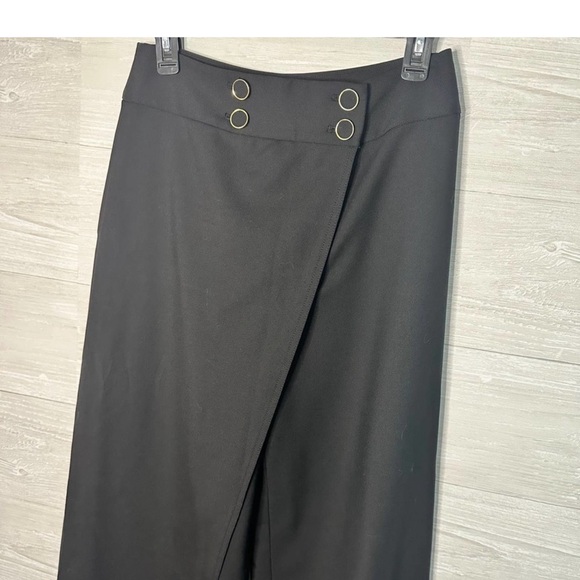 Club Monaco Yolande Black Gold Button
Palazoo Wide Leg Crop Pants - Picture 3 of 8